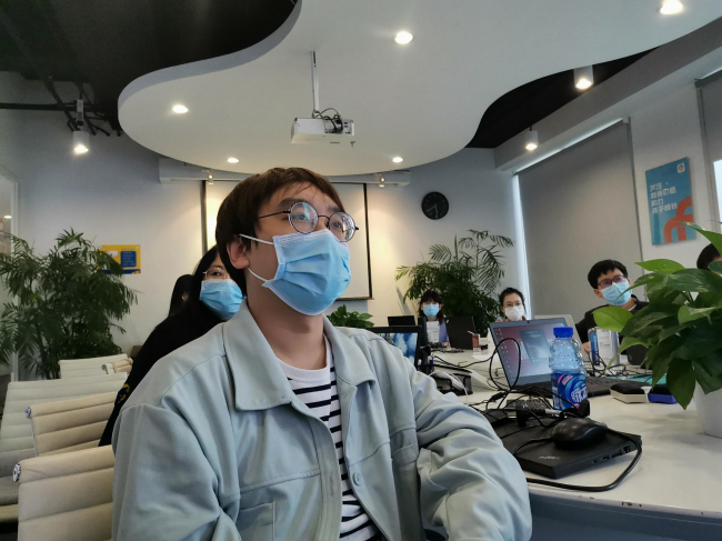 我不是一个人在战斗 一起学网校石峰老师详述网课背后的故事